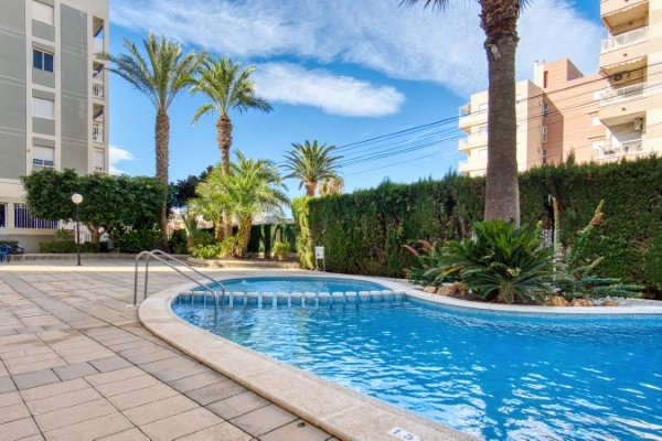 holiday home torrevieja medence 03