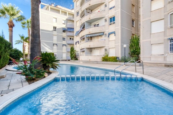 holiday home torrevieja medence 04