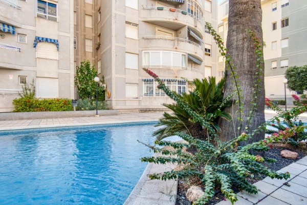 holiday home torrevieja medence 05