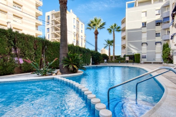 holiday home torrevieja medence 06