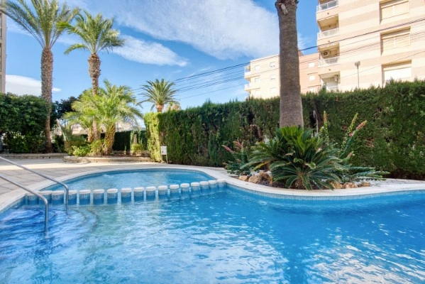 holiday home torrevieja medence 07